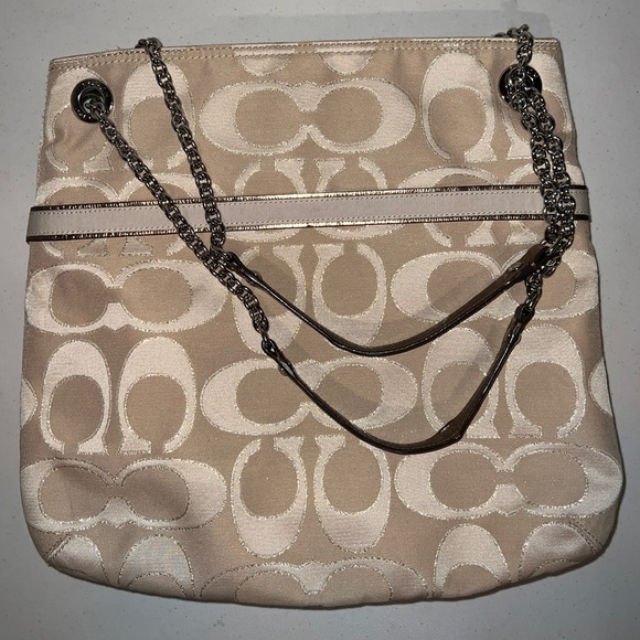 👜 Coach Neutral Logo Chain Bag - Picture 4 of 14